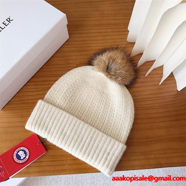 ふんわり秋冬新作 カナディアングース Canada Goose ポンポン帽子 スーパーコピー 高品質