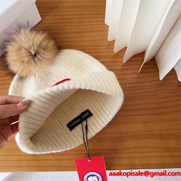 ふんわり秋冬新作 カナディアングース Canada Goose ポンポン帽子 スーパーコピー 高品質