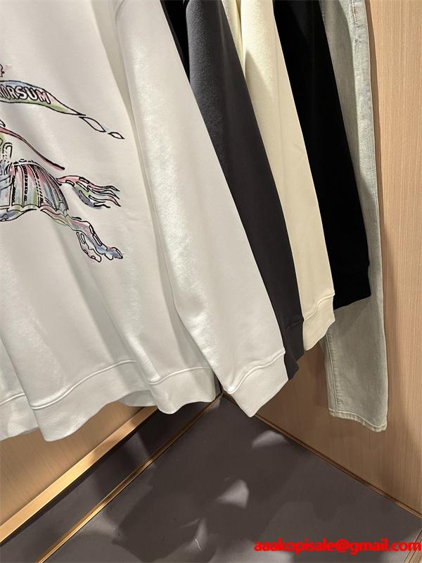 黒色虹色ロゴアクセント 2025秋冬大人気注目 バーバリー 偽物 パーカー スーパーコピークオリティ