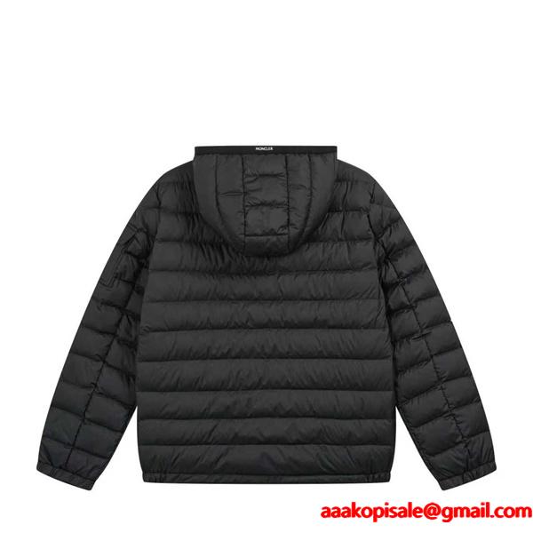 Moncler 軽量保温カーキ 軽量デザイン ハードルーフ付き モンクレール 偽物 ライトダウンジャケット