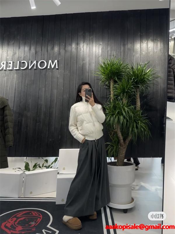 ホワイト ニット袖拼接 エレガントデザイン モンクレール コピー ダウンジャケット Moncler 冬の典雅