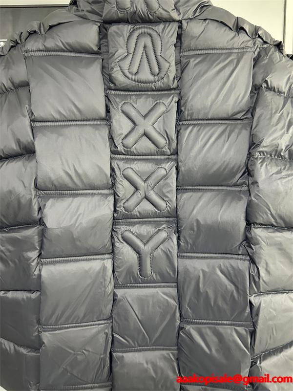 ブラック 大ロゴ ショートモデル モンクレール 偽物 ダウンジャケット 秋冬トレンドモデル Moncler 2025秋冬