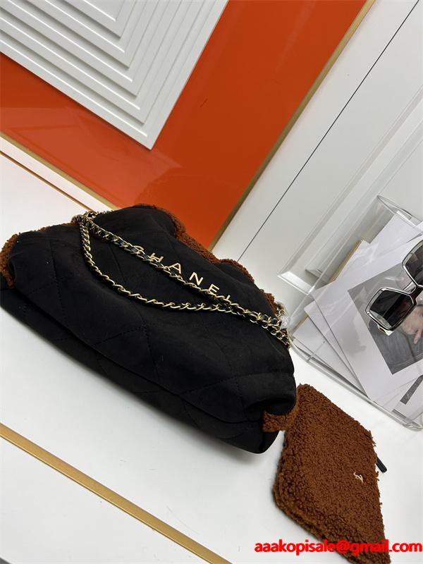 Chanel 冬のプレミアム ブラック シェルパアクセント ロゴプリント シャネル 偽物 ショルダーバッグ