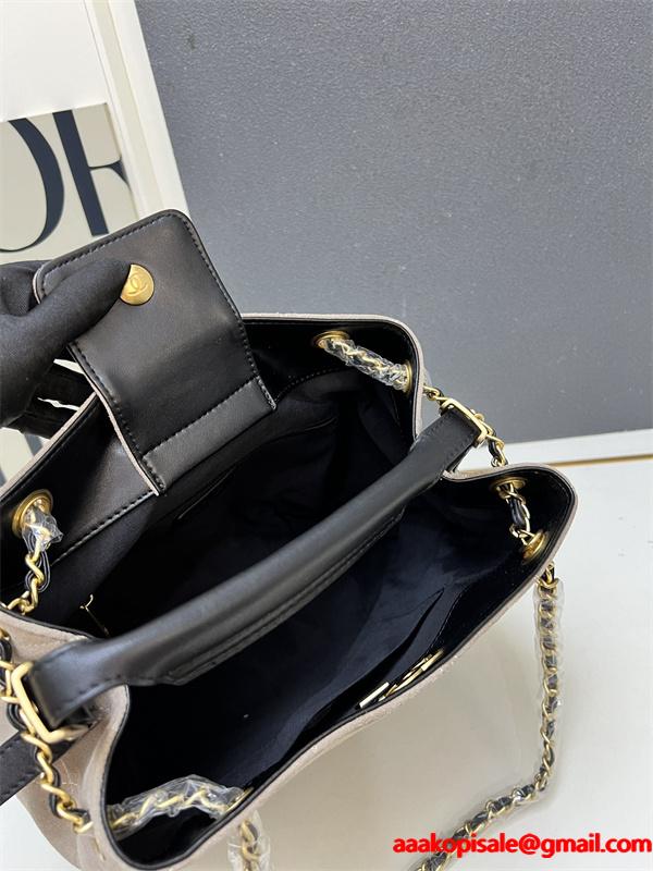 ベージュ & ブラック コントラストデザイン チェーンアクセント シャネル 偽物 トートバッグ Chanel 2025秋冬