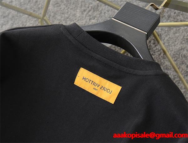 Louis Vuitton ルイヴィトン コピー ブラック ロゴパーカー 通販限定 2025秋冬人気 防寒トレンド 高級感