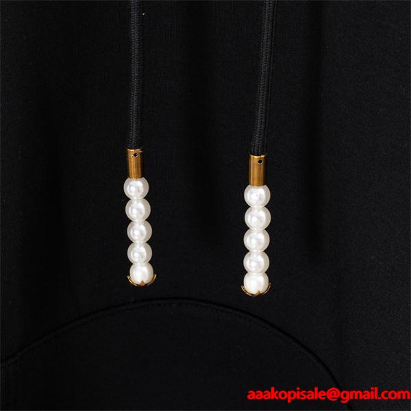 着回し抜群の新デザイン シンプルロゴパーカー Louis Vuitton ルイヴィトン 偽物 フーディー ブラック＆ホワイト