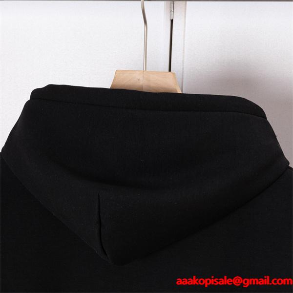 着回し抜群の新デザイン シンプルロゴパーカー Louis Vuitton ルイヴィトン 偽物 フーディー ブラック＆ホワイト