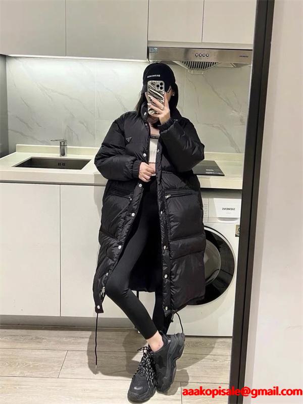 冬季限定 ブラック ロング丈 高級 保温 偽物 ダウンコート 季節限定モデル 人気 Prada プラダ 