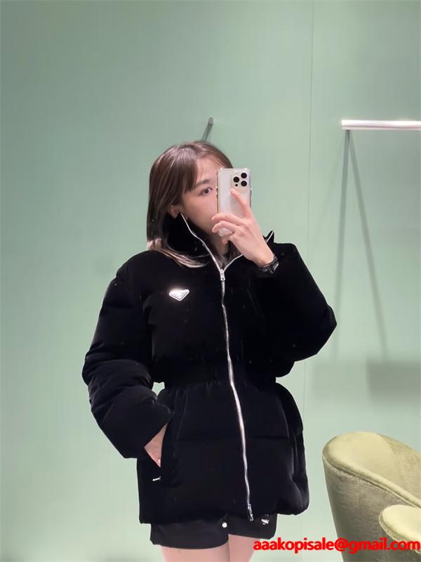 暖かみ溢れる ブラック 洗練シルエット PRADA プラダ スーパーコピー 上質ダウンジャケット