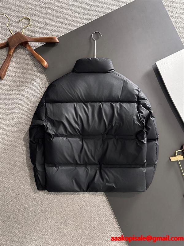 季節感香る オフホワイト ふんわりエレガント PRADA プラダ コピー ダウンジャケット