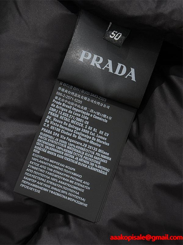 冬映えライトグレーカラー 上品暖か 2025秋冬快適 人気 PRADA プラダ スーパーコピー ダウンジャケット