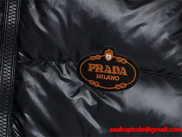 ブラック中綿ロゴ切替 上品ダーク 2025秋冬保温 PRADA プラダ コピー ダウンジャケット 人気ランキング
