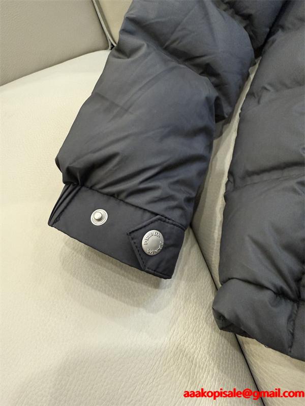 PRADA プラダ スーパーコピー ブラックダウンジャケット 高品質 N 級品 2025秋冬保温 軽量アウター