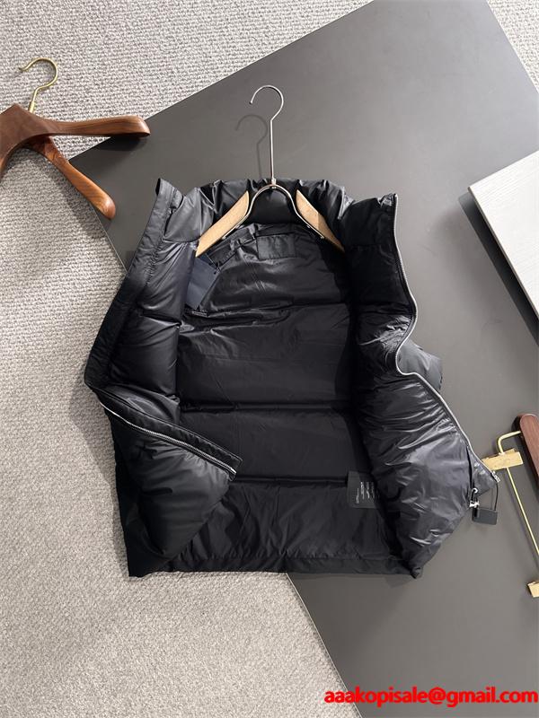 高品質 N 級品 2025秋冬アイテム プラダ PRADA 偽物 ダークグレーダウンベスト ズッパーフロント