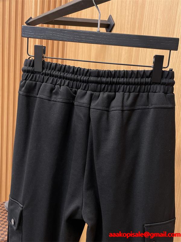 プラダ PRADA 偽物 ブラックカーゴパンツ トライアングルロゴアクセント 高品質カジュアルボトム