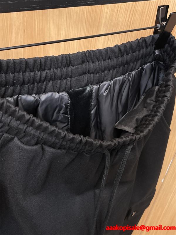 プラダ PRADA 偽物 ブラックカーゴパンツ トライアングルロゴアクセント 高品質カジュアルボトム