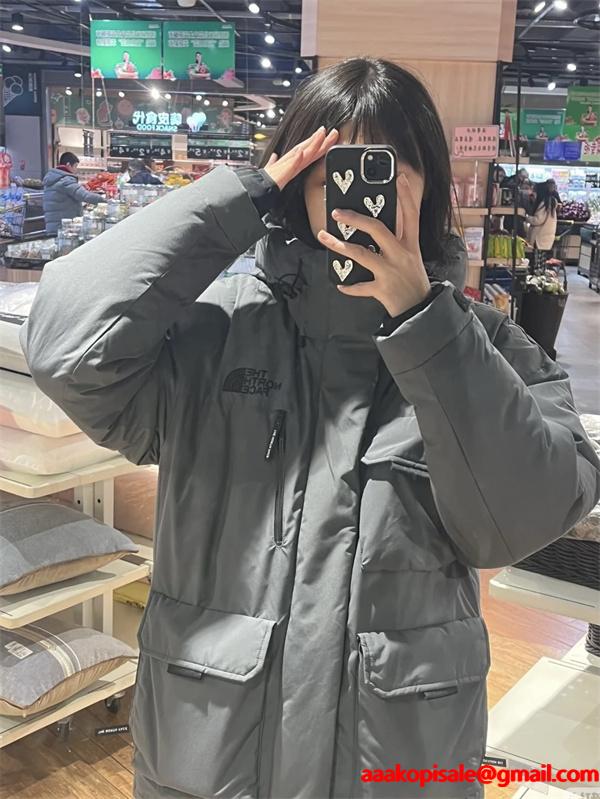 The North Face コピー グレーマルチポケットダウンジャケット アウトドア風 2025秋冬注目 ザノースフェイス