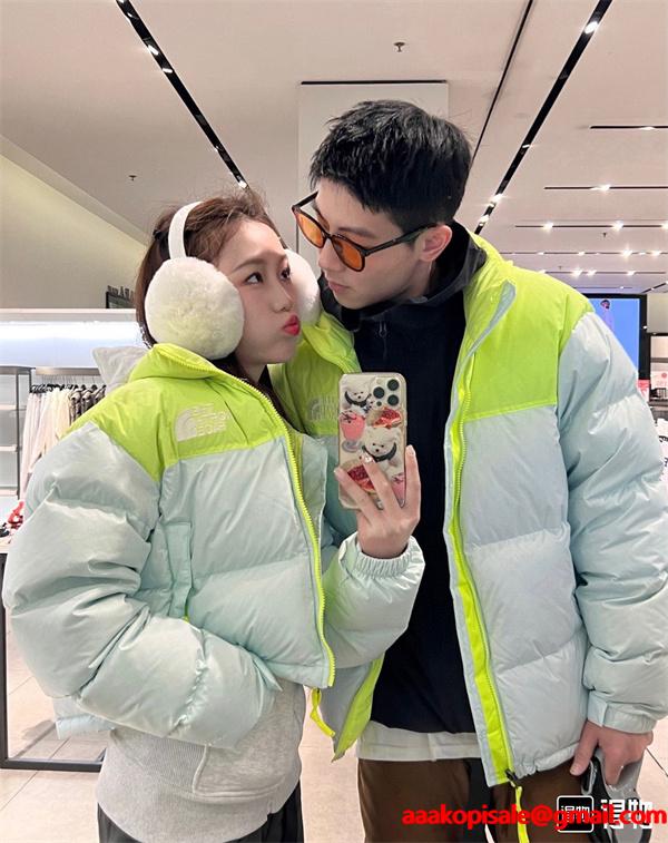 The North Face スーパーコピー 蛍光グリーン拼色ダウンジャケット カップル風 2025秋冬彩り ザノースフェイス