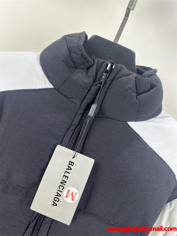 BALENCIAGA ブラックホワイトカラーブロック バッジ満載 バレンシアガ 偽物 ダウンジャケット 2025AW注目