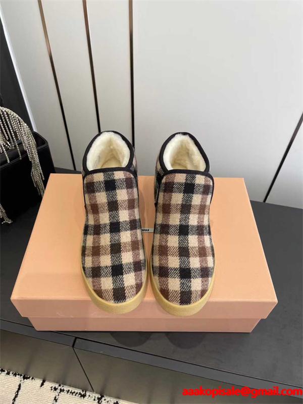 Miu Miu ミュウミュウ コピー 激安 秋冬新作 羊毛 Snow Boots レディース 防寒 スエード ショート丈 雪地靴 ふわふわ裏毛