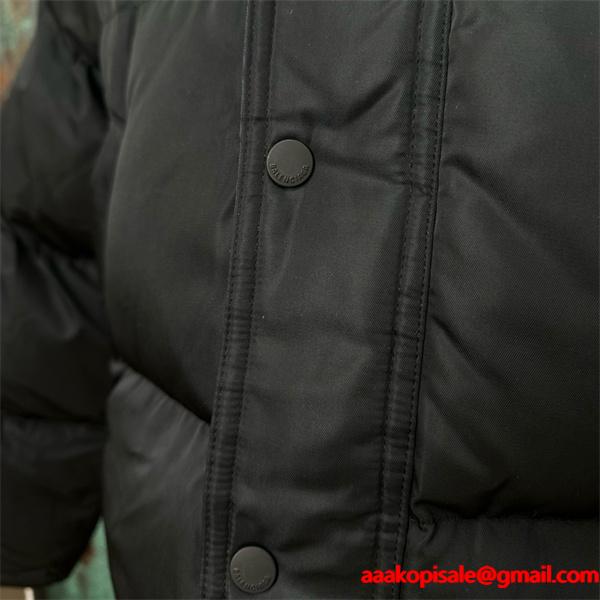 ブラッククラシックロゴ レトロ風 バレンシアガ 偽物 ダウンジャケット 人気急上昇 BALENCIAGA