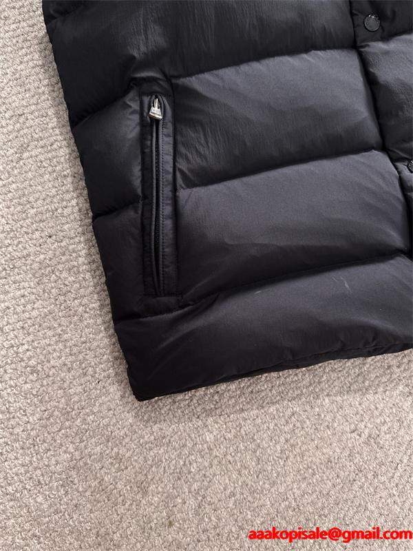 ブラックシンプル ダウンベスト モンクレール スーパーコピー アウター 秋冬 温かさ重視 MONCLER