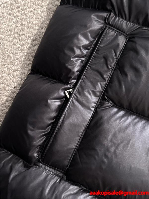 ブラック光沢感 フード付 モンクレール スーパーコピー ダウンベスト 秋冬コーデ MONCLER