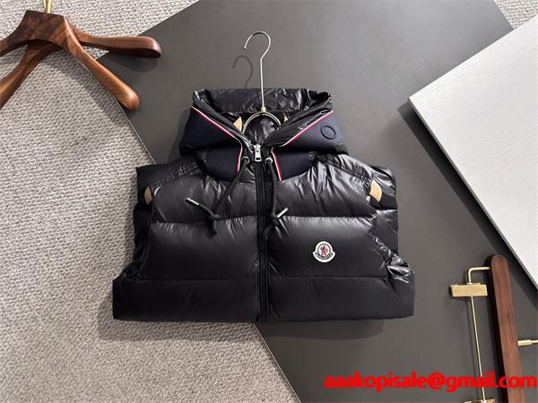 ブラック光沢感 フード付 モンクレール スーパーコピー ダウンベスト 秋冬コーデ MONCLER