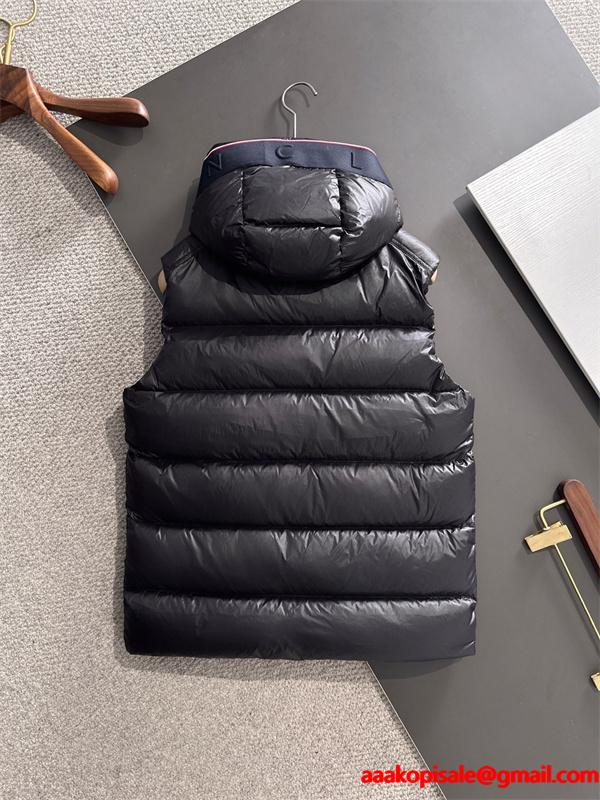 ブラック光沢感 フード付 モンクレール スーパーコピー ダウンベスト 秋冬コーデ MONCLER