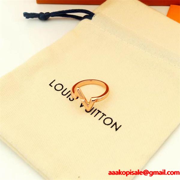 太幅デザイン 立体感豊か ルイヴィトン LOUIS VUITTON モノグラム コピー  ゴールド指輪 2025秋冬