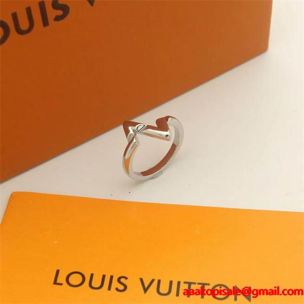 太幅デザイン 立体感豊か ルイヴィトン LOUIS VUITTON モノグラム コピー  ゴールド指輪 2025秋冬