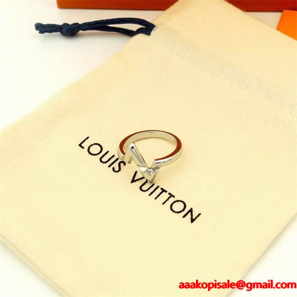 太幅デザイン 立体感豊か ルイヴィトン LOUIS VUITTON モノグラム コピー  ゴールド指輪 2025秋冬