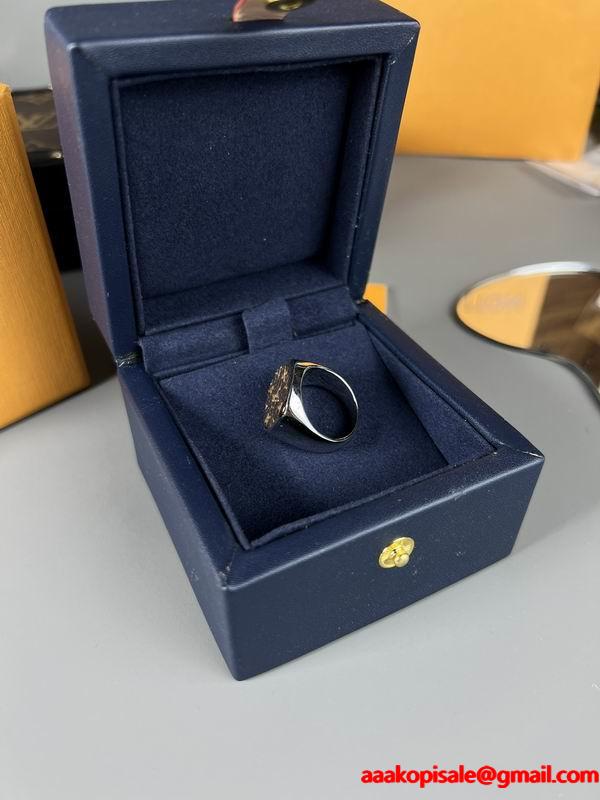 LOUIS VUITTON レディース指輪 モノグラムエンボス シルバー調 ルイヴィトン コピー  クラシック