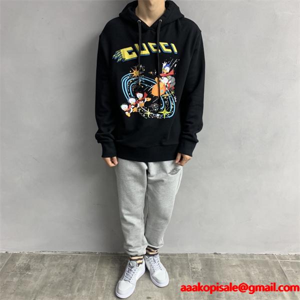 GUCCI コピー パーカー 保温性抜群 ブラック グッチ ユニセックス トレンディ 秋冬必須アイテム
