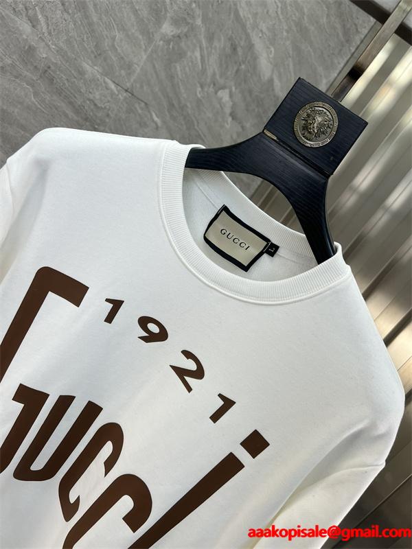 GUCCI スーパーコピー パーカー 1921 ロゴ 白 / 黒 グッチ ユニセックス ヴィンテージ風 2025秋冬コーデ