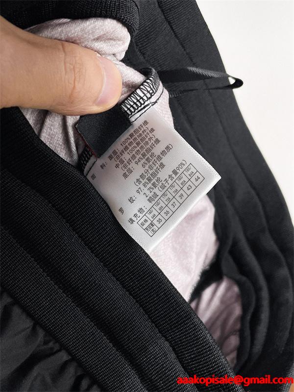 ブラックダッフル MONCLER コピーパンツ  束脚ロゴ モンクレール ユニセックス トレンディ 2025秋冬