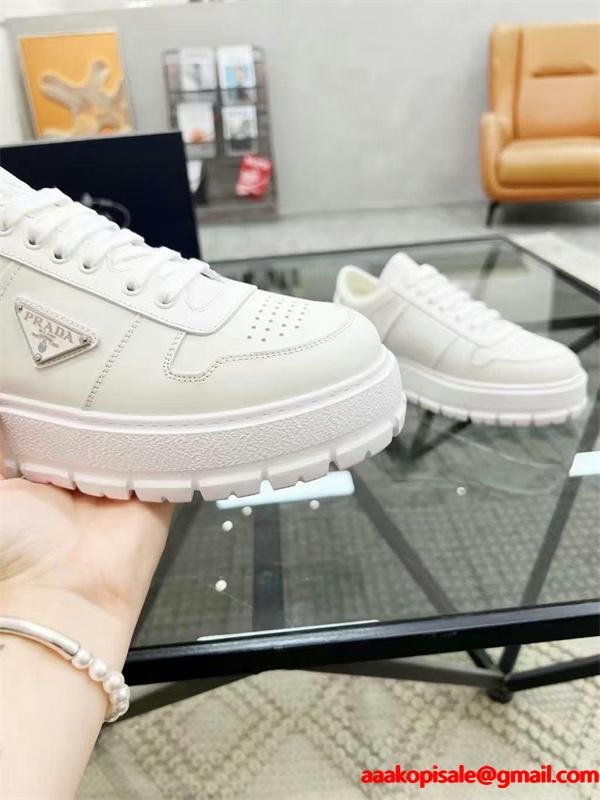 PRADA プラダ 激安 メンズ スニーカー レザー 厚底 ロゴ シューズ カジュアル デザイン 歩きやすい おしゃれ 新作 ホワイト 靴 シンプル コーデ万能