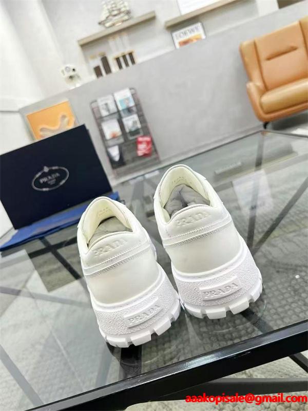 PRADA プラダ 激安 メンズ スニーカー レザー 厚底 ロゴ シューズ カジュアル デザイン 歩きやすい おしゃれ 新作 ホワイト 靴 シンプル コーデ万能