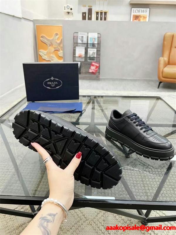 PRADA プラダ 激安 メンズ スニーカー レザー 厚底 ロゴ シューズ カジュアル デザイン 歩きやすい おしゃれ 新作 ホワイト 靴 シンプル コーデ万能