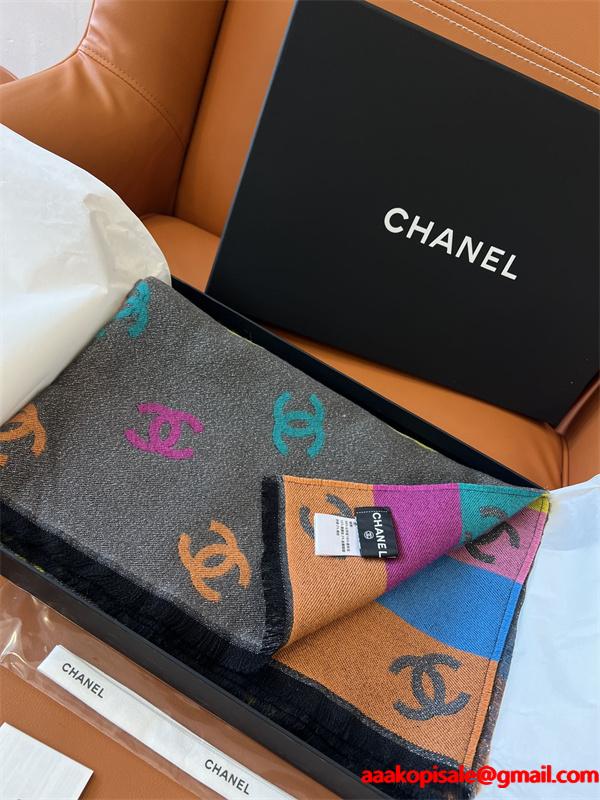 CHANEL（シャネル）2025年冬新作 ラグジュアリー カシミヤ混マルチカラー ロゴ ジャカード大判ストール / レディース＆ユニセックス