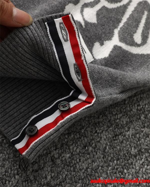 グレー × ブラック 2 色 白鳥柄 四条纹袖 円领 セーター トムブラウン Thom Browne コピー 秋冬可愛い 定番