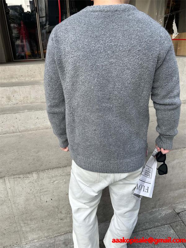 トムブラウン Thom Browne スーパーコピー 秋冬ふわふわ 人気 ネイビー ふわふわ 四条纹袖 円领 セーター 