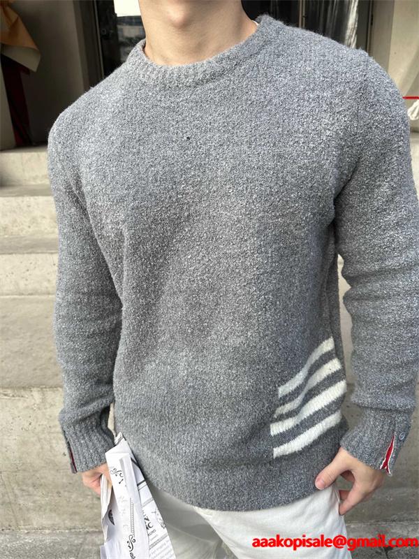 トムブラウン Thom Browne スーパーコピー 秋冬ふわふわ 人気 ネイビー ふわふわ 四条纹袖 円领 セーター 
