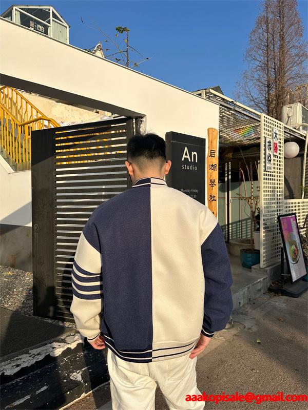 Thom Browne コピー 2025秋冬 人気 ベージュ × ネイビー シンメトリック ベースボールジャケット トムブラウン