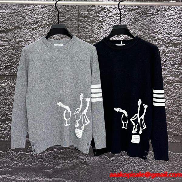 ムブラウン Thom Browne スーパーコピー 秋冬個性的な 注目 グレー × ブラック 2 色 ジラフ刺繍 セーター ト