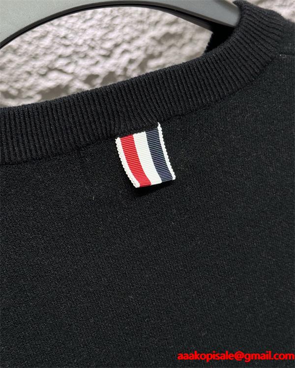 ムブラウン Thom Browne スーパーコピー 秋冬個性的な 注目 グレー × ブラック 2 色 ジラフ刺繍 セーター ト
