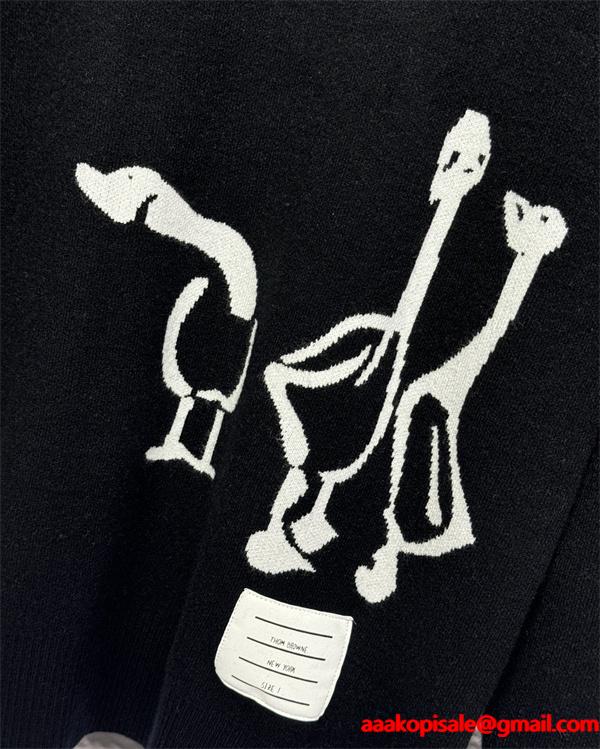 ムブラウン Thom Browne スーパーコピー 秋冬個性的な 注目 グレー × ブラック 2 色 ジラフ刺繍 セーター ト