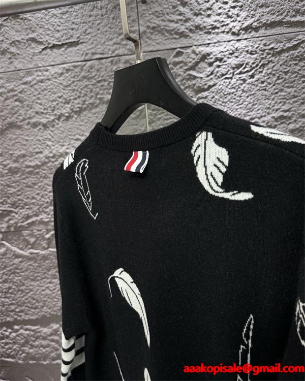 Thom Browne コピー 秋冬柔らかな トレンド グレー × ブラック 2 色 フェザー满印 セーター トムブラウン