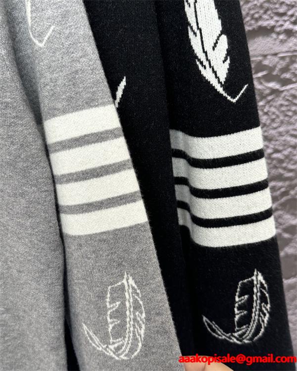Thom Browne コピー 秋冬柔らかな トレンド グレー × ブラック 2 色 フェザー满印 セーター トムブラウン