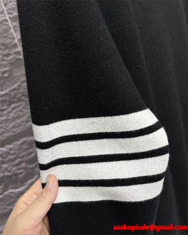 グレー × ブラック Thom Browne 偽物 2025秋冬対応 定番 2 色 ダックスフント刺繍 セーター トムブラウン